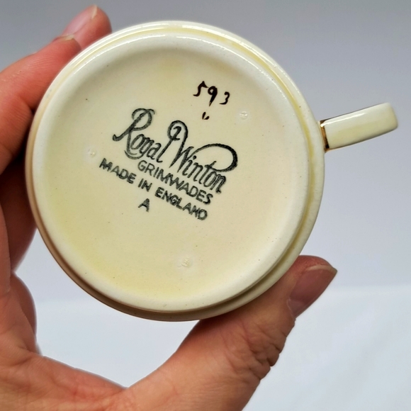 Vintage 1940's Royal Winton " National Dances " mini teapot stacking set - Picture 16 of 16